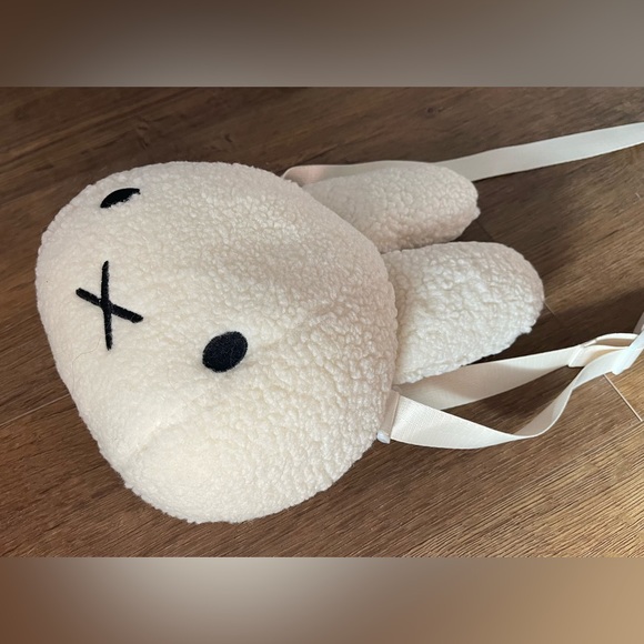 MIFFY-Brand New (NWOT) Fleece Crossbody Handbag-Your Choice White or Pink - Picture 3 of 16